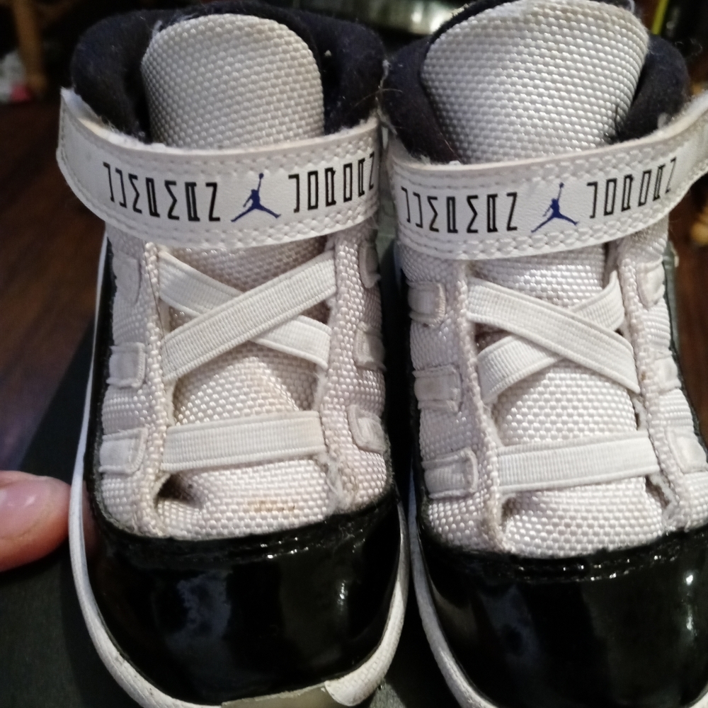 Pre owned Jordan 11 Retro Concord 2018 (TD)
